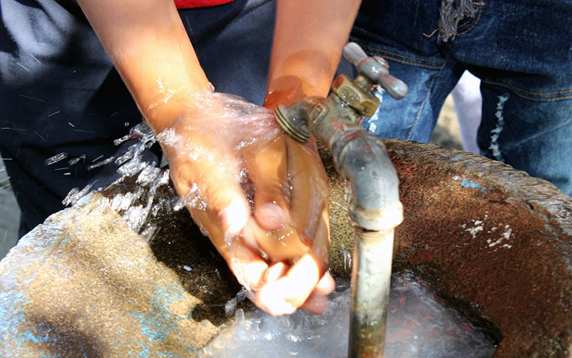 escuelas-ni&ntilde;os-lavado-manos
